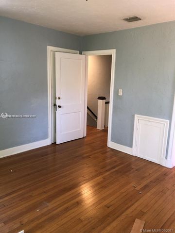 329 W 28th St, Miami Beach, FL 33140