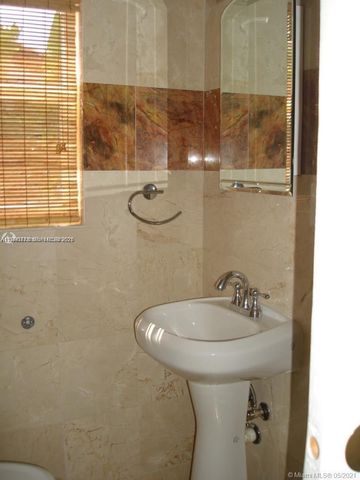 329 W 28th St, Miami Beach, FL 33140