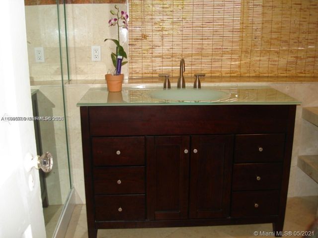 329 W 28th St, Miami Beach, FL 33140