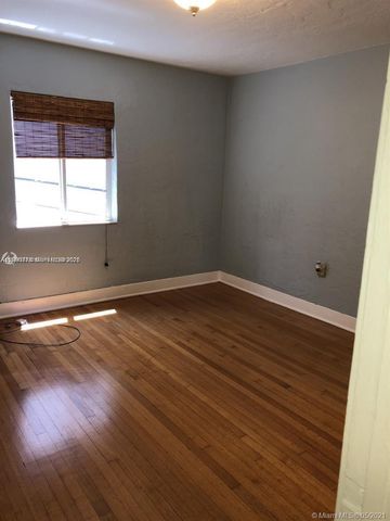 329 W 28th St, Miami Beach, FL 33140