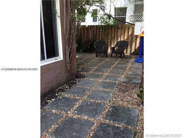 329 W 28th St, Miami Beach, FL 33140