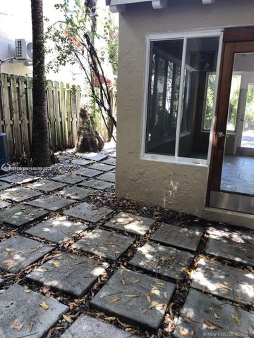 329 W 28th St, Miami Beach, FL 33140