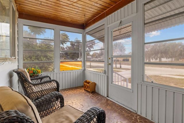 207 S PERRY AVENUE, Fort Meade, FL 33841