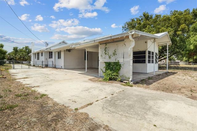 207 S PERRY AVENUE, Fort Meade, FL 33841