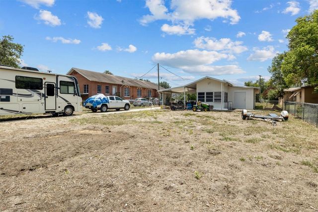207 S PERRY AVENUE, Fort Meade, FL 33841