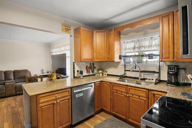 207 S PERRY AVENUE, Fort Meade, FL 33841