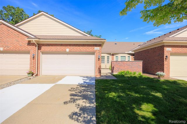 49290 Wayburn Drive, Macomb Township, MI 48042
