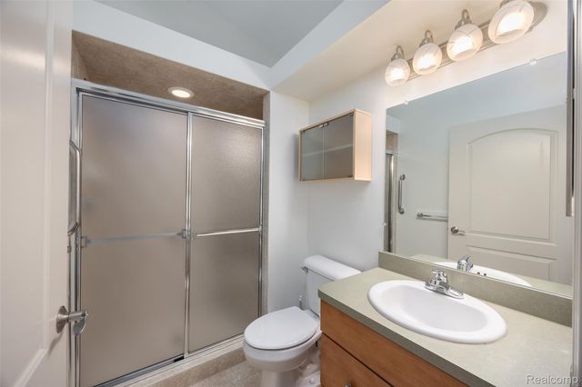 49290 Wayburn Drive, Macomb Township, MI 48042