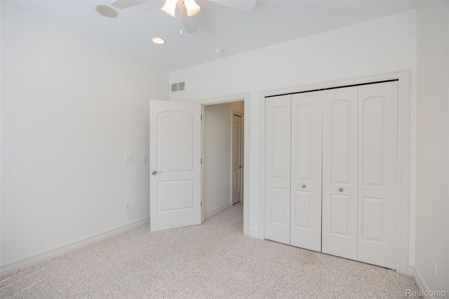 49290 Wayburn Drive, Macomb Township, MI 48042