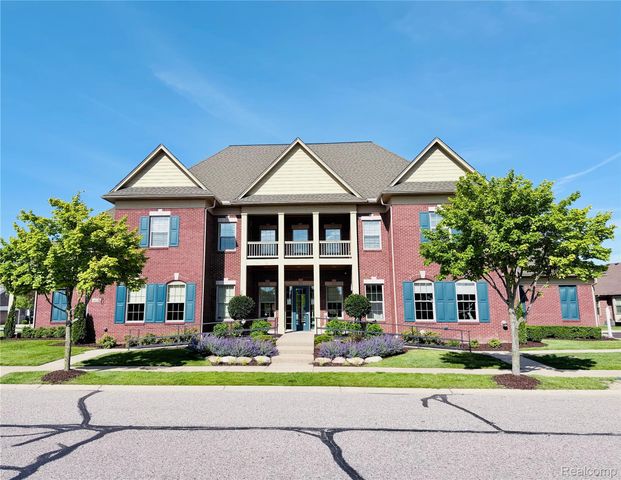 49290 Wayburn Drive, Macomb Township, MI 48042