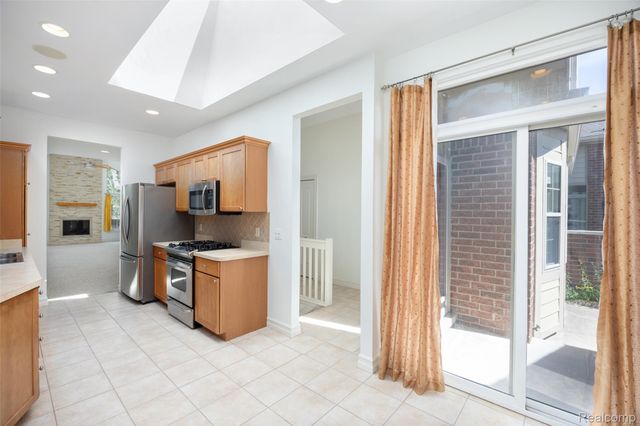 49290 Wayburn Drive, Macomb Township, MI 48042
