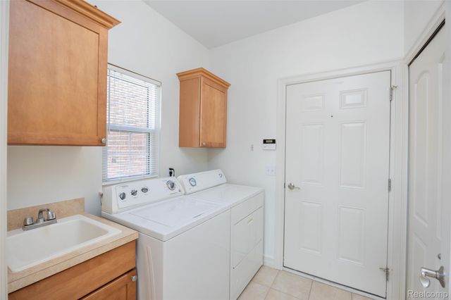 49290 Wayburn Drive, Macomb Township, MI 48042
