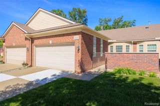 49290 Wayburn Drive, Macomb Township, MI 48042