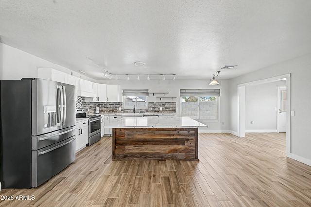 8118 E FOUNTAIN Street, Mesa, AZ 85207