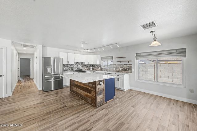 8118 E FOUNTAIN Street, Mesa, AZ 85207