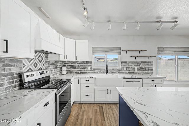 8118 E FOUNTAIN Street, Mesa, AZ 85207