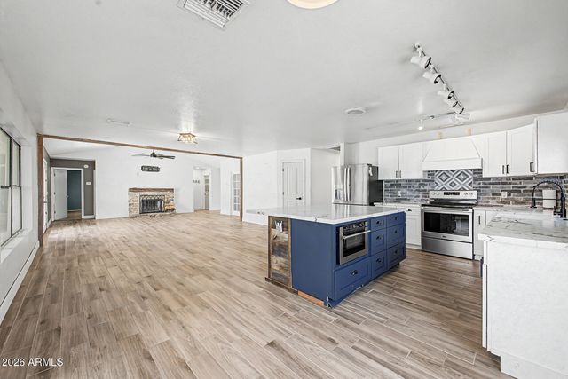 8118 E FOUNTAIN Street, Mesa, AZ 85207