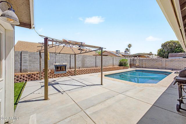 8118 E FOUNTAIN Street, Mesa, AZ 85207