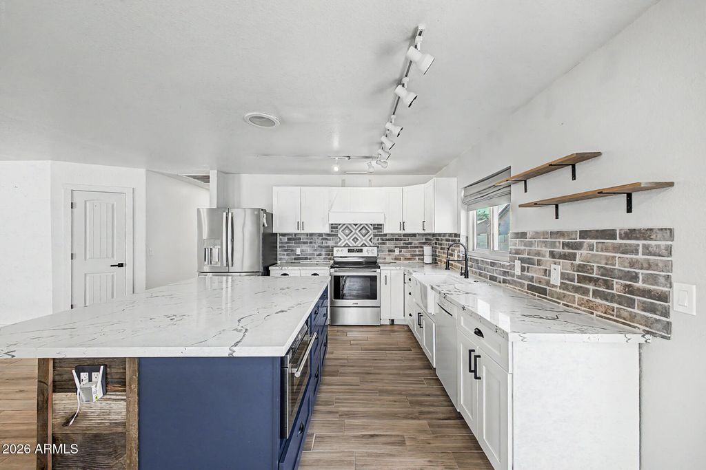 8118 E FOUNTAIN Street, Mesa, AZ 85207