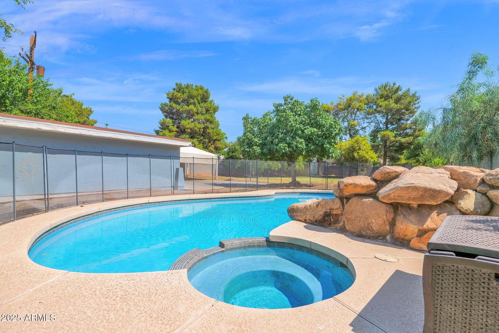 Image 26 of property listing at 3217 E FLOWER Street, Phoenix, AZ 85018