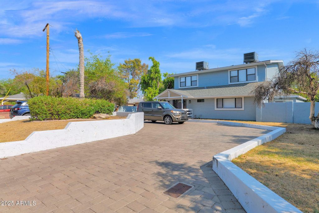 Image 4 of property listing at 3217 E FLOWER Street, Phoenix, AZ 85018