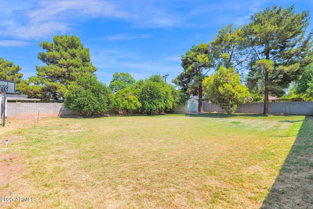 Image 41 of property listing at 3217 E FLOWER Street, Phoenix, AZ 85018