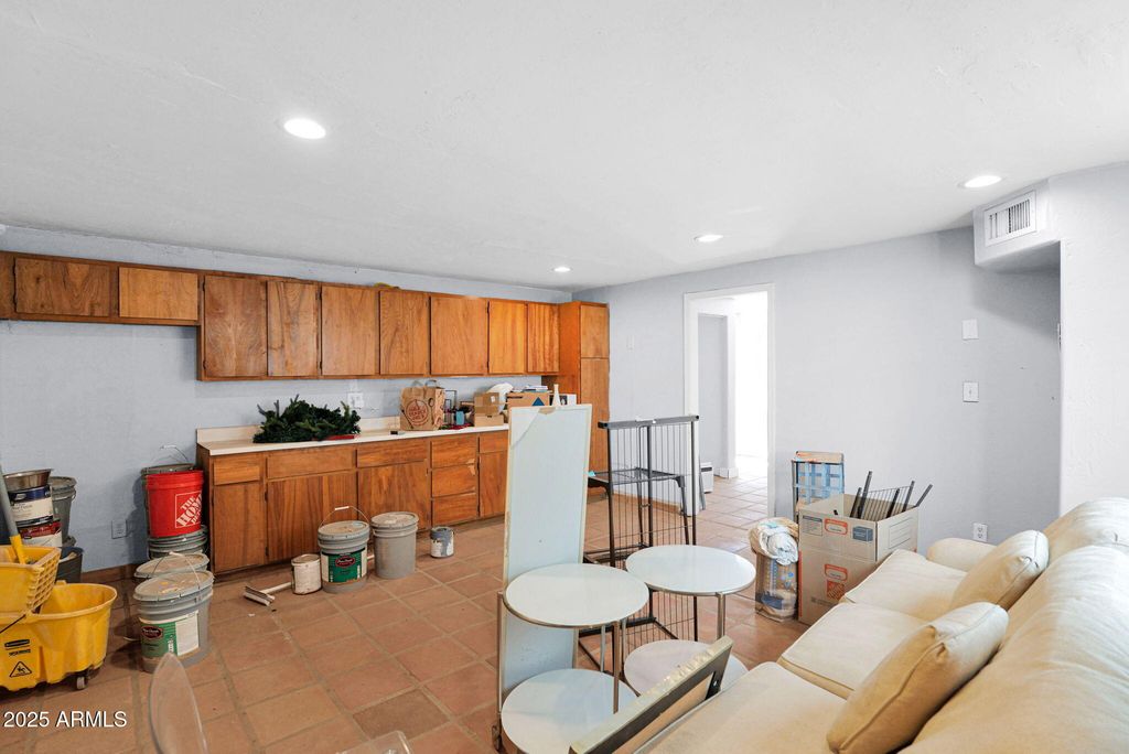 Image 45 of property listing at 3217 E FLOWER Street, Phoenix, AZ 85018