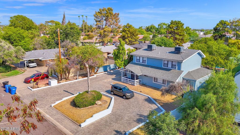 Image 6 of property listing at 3217 E FLOWER Street, Phoenix, AZ 85018