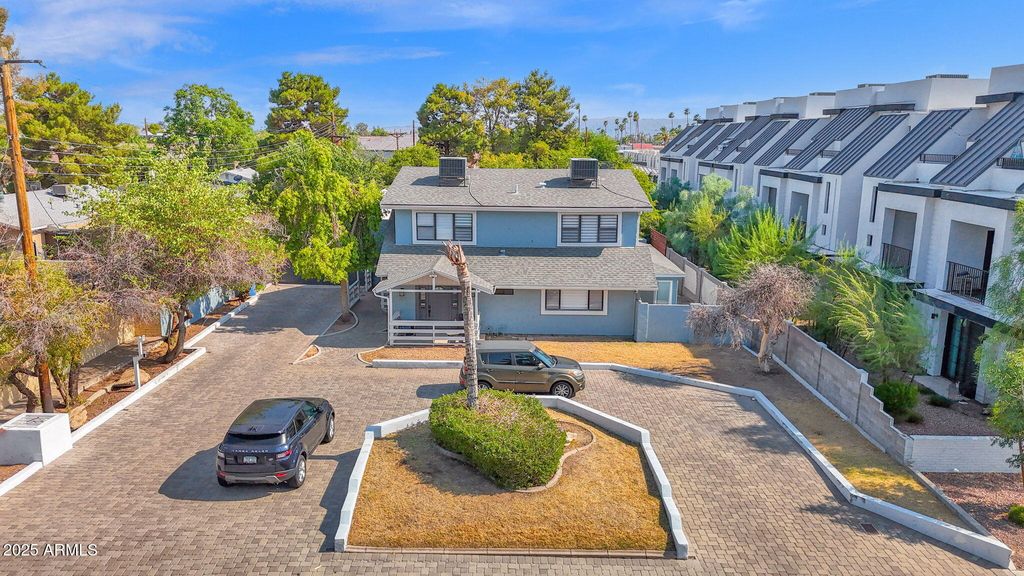 Image 8 of property listing at 3217 E FLOWER Street, Phoenix, AZ 85018