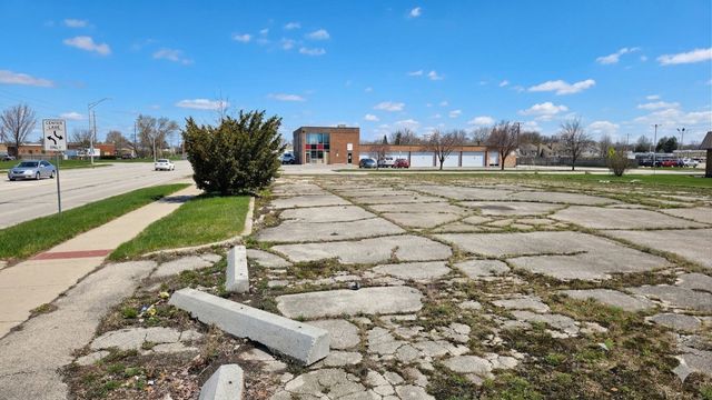 525 S Addison Road, Addison, IL 60101