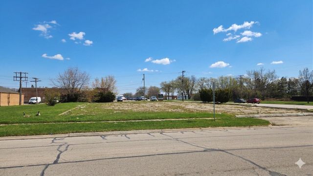 525 S Addison Road, Addison, IL 60101