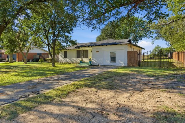 1315 Grand Avenue, Cleburne, TX 76033