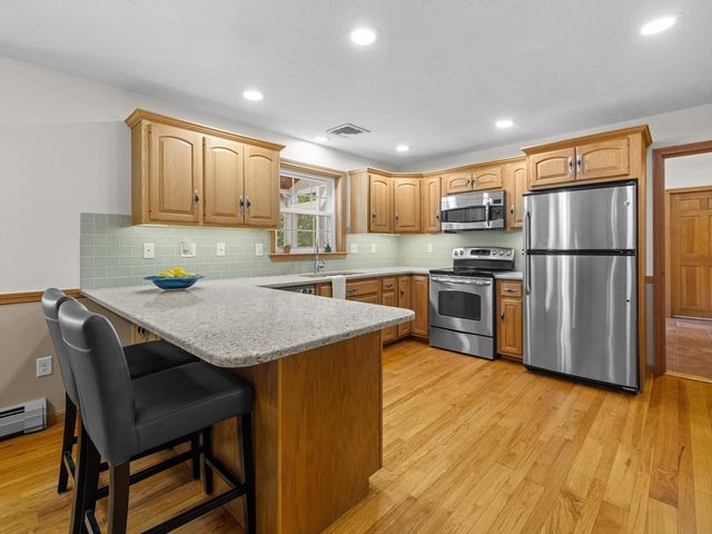 61 Beach St, Millbury, MA 01527
