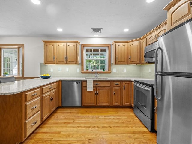 61 Beach St, Millbury, MA 01527