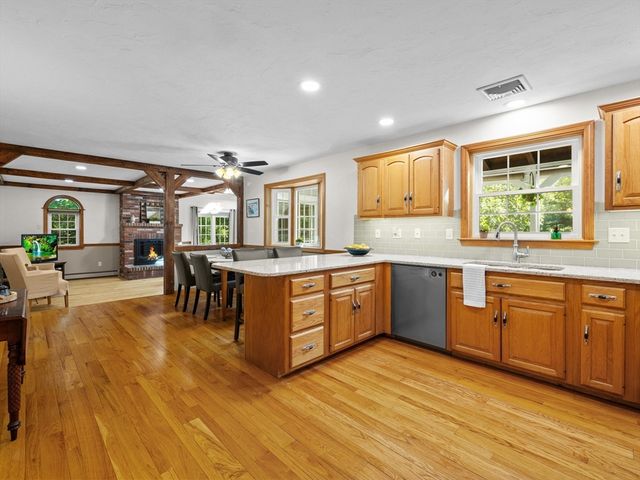 61 Beach St, Millbury, MA 01527