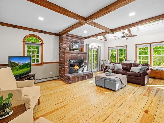 61 Beach St, Millbury, MA 01527