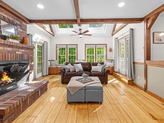 61 Beach St, Millbury, MA 01527