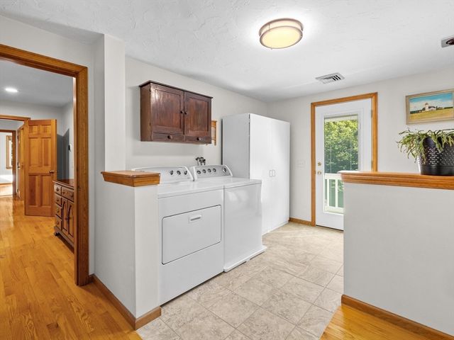 61 Beach St, Millbury, MA 01527