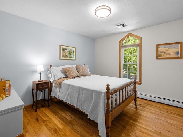 61 Beach St, Millbury, MA 01527