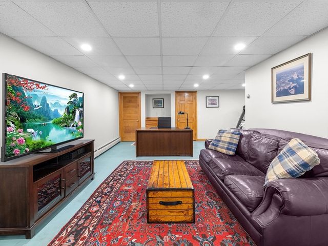 61 Beach St, Millbury, MA 01527