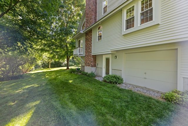61 Beach St, Millbury, MA 01527