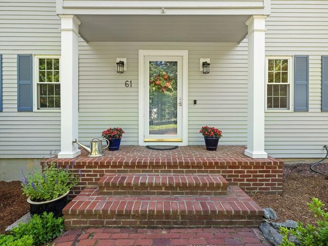 61 Beach St, Millbury, MA 01527