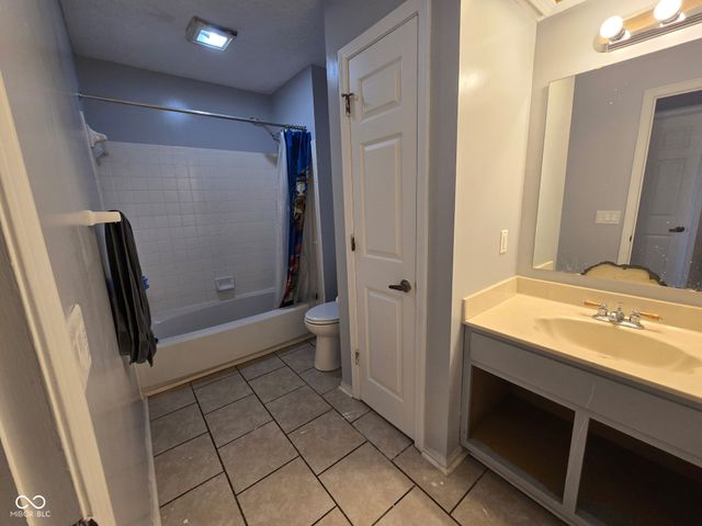 7404 Castleton Farms North Drive 47, Indianapolis, IN 46256