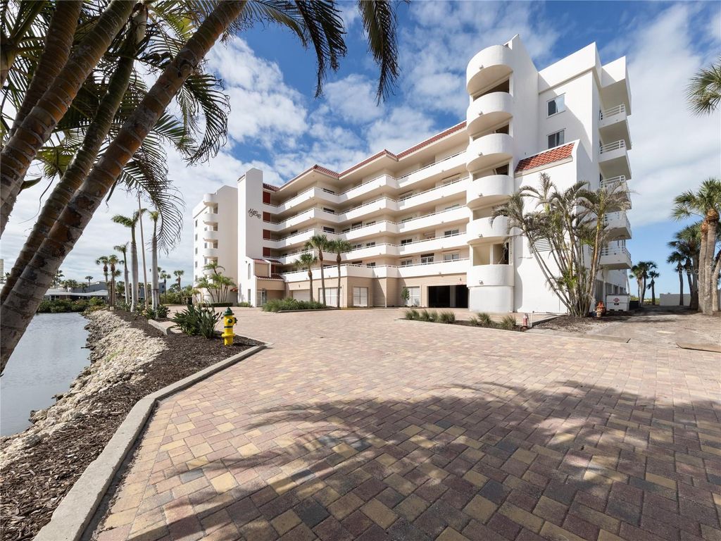 Image 1 of property listing at 550 W FLAMINGO DRIVE 301, Venice, FL 34285