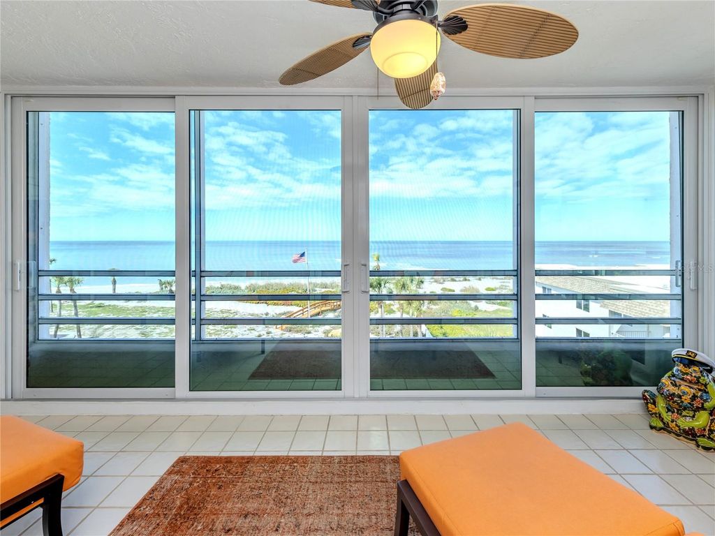 Image 16 of property listing at 550 W FLAMINGO DRIVE 301, Venice, FL 34285
