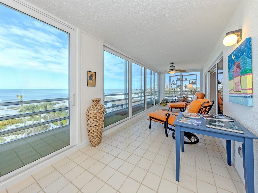 Image 18 of property listing at 550 W FLAMINGO DRIVE 301, Venice, FL 34285