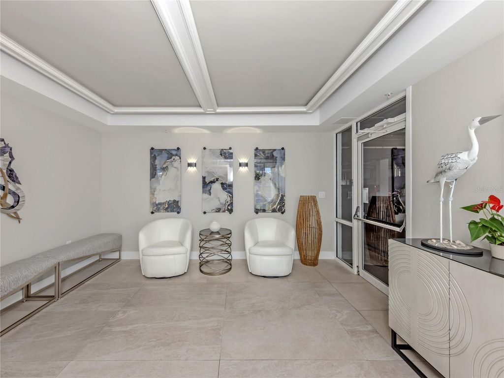 Image 3 of property listing at 550 W FLAMINGO DRIVE 301, Venice, FL 34285