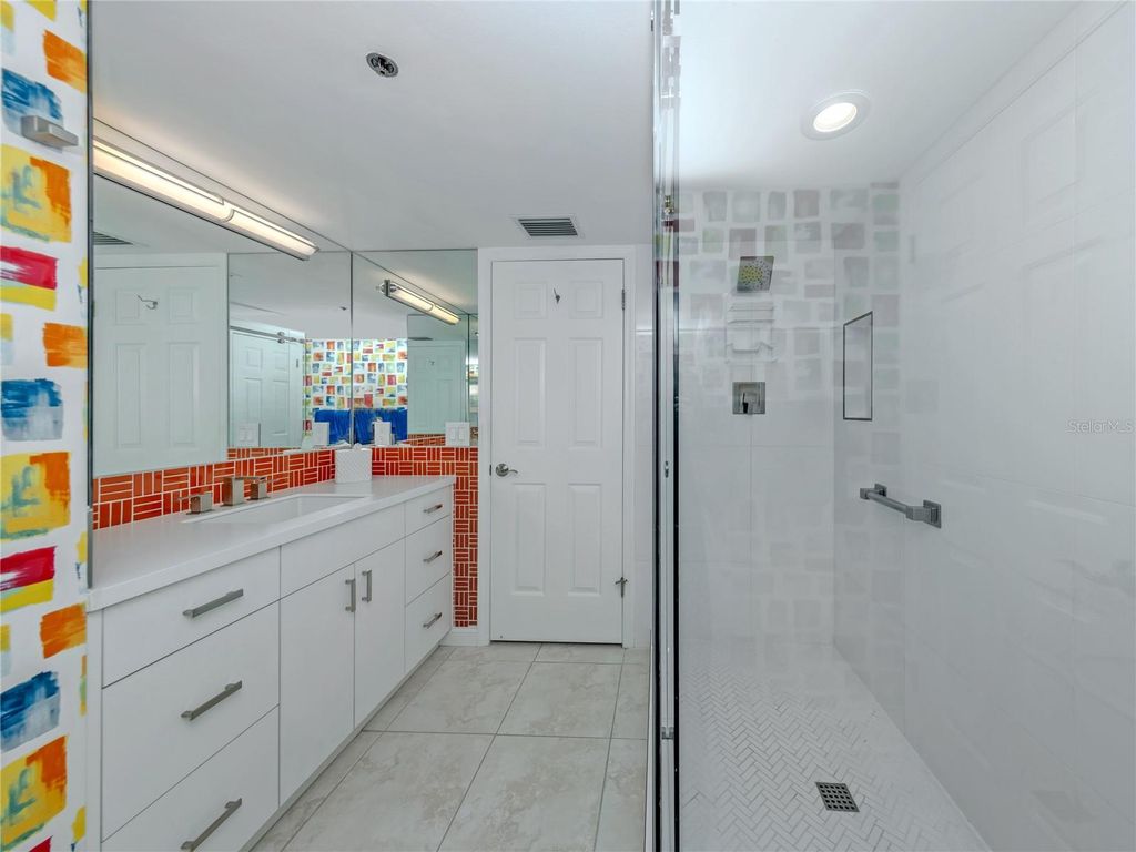 Image 27 of property listing at 550 W FLAMINGO DRIVE 301, Venice, FL 34285