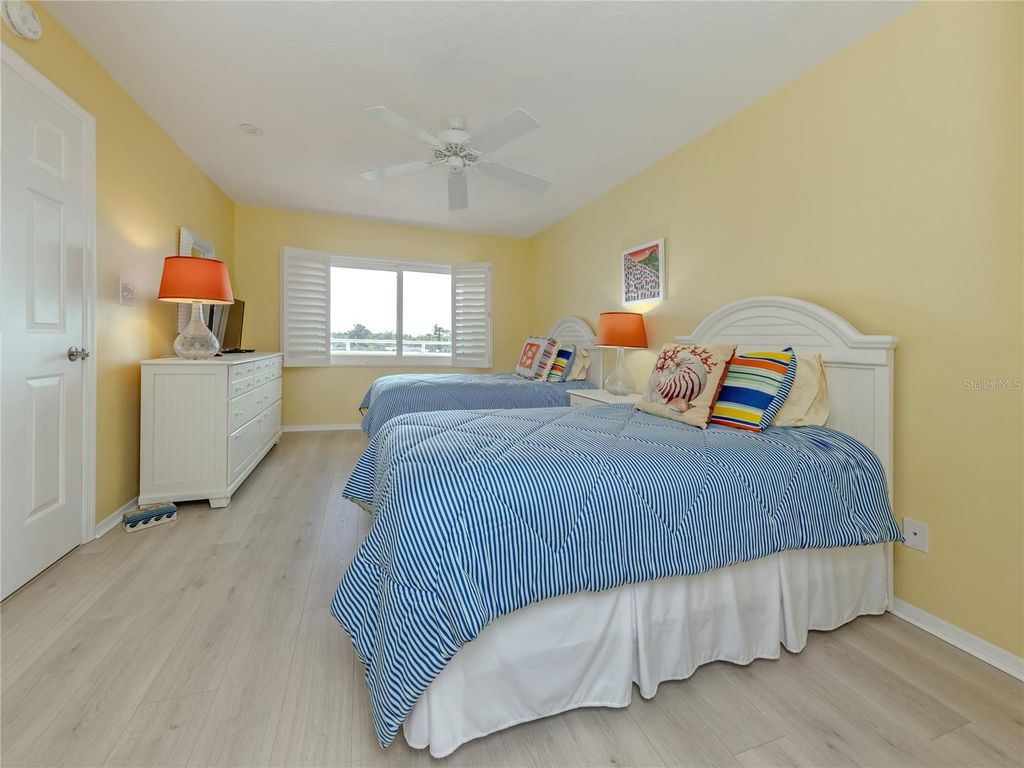 Image 28 of property listing at 550 W FLAMINGO DRIVE 301, Venice, FL 34285