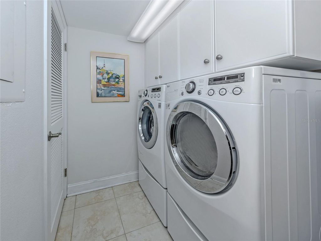 Image 29 of property listing at 550 W FLAMINGO DRIVE 301, Venice, FL 34285